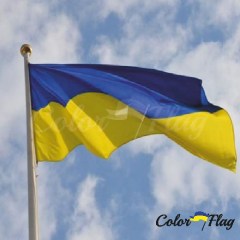flag-ukrainy-s-lyuversami-na-machtu-ulica3